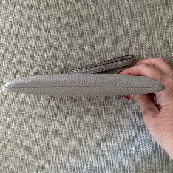 **SOLD!!** COACH CORNER ZIP WRISTLET - Picture 6 of 7